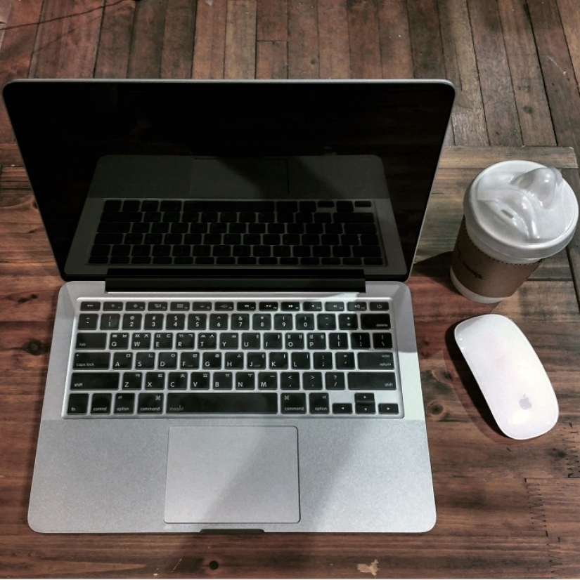 Your coffee kisses you! Your coffee kisses you!