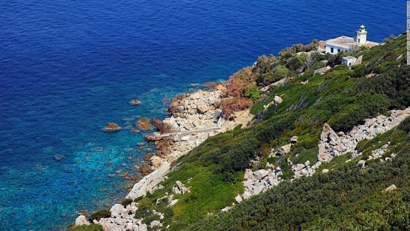 Zannon es una isla olvidada de orgías con un pasado oscuro