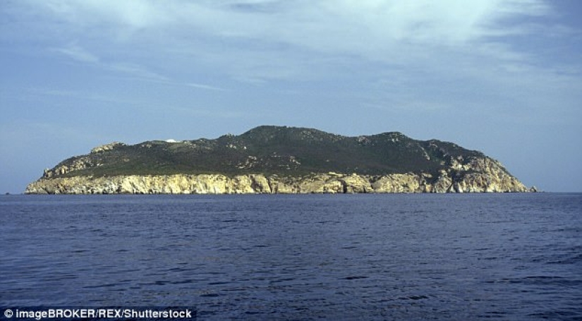 Zannon es una isla olvidada de orgías con un pasado oscuro