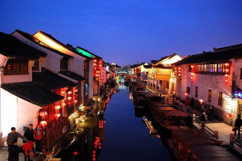 10 cities on the water worth visiting