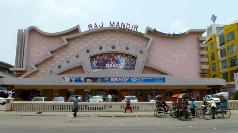 10 Incredible Movie Theaters That Will Surprise Even the Pickiest Movie Fan 10 Incredible Movie Theaters That Will Surprise Even the Pickiest Movie Fan