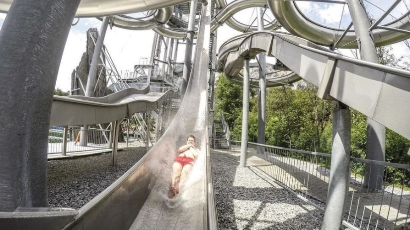 10 most dizzying slides in water parks, which not everyone dares to go down