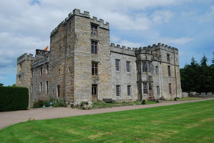 10 Mystical Haunted Castles