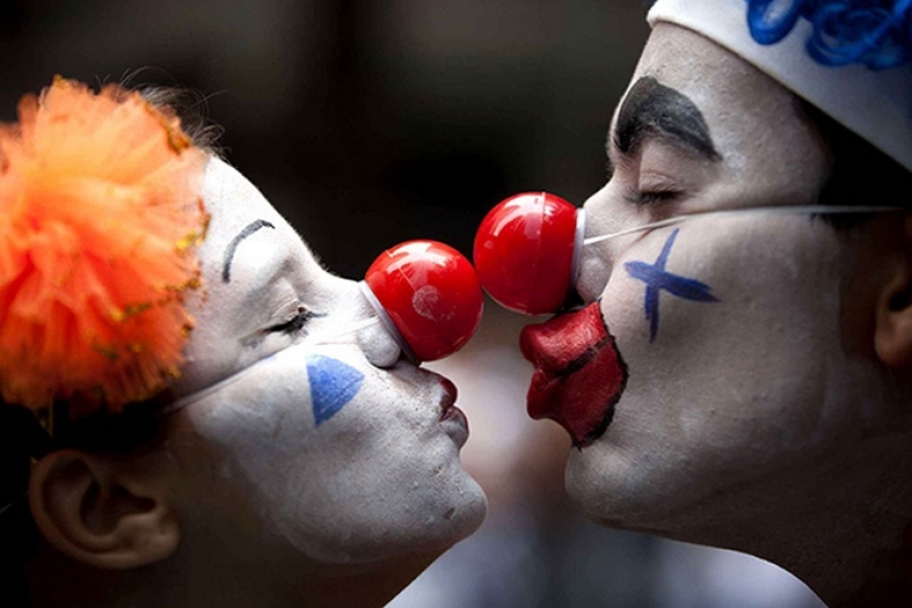 10 Weirdest Dating Sites: A Soulmate for Ghosts, Clowns and More 10 Weirdest Dating Sites: A Soulmate for Ghosts, Clowns and More
