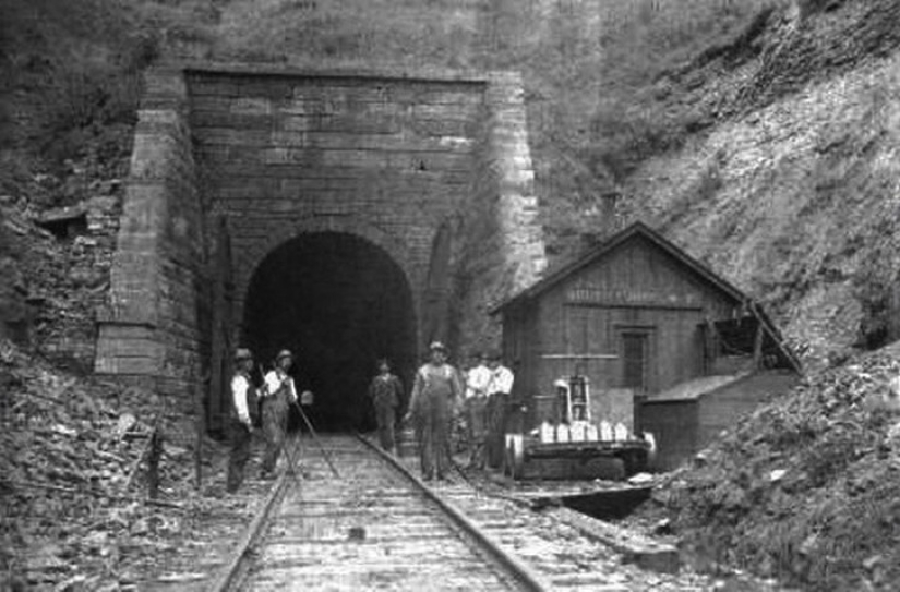 10 worst jobs that were offered on the labor market at the beginning of the 20th century 10 worst jobs that were offered on the labor market at the beginning of the 20th century