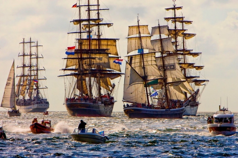 11 fotos del desfile de barcos en Ámsterdam, del que querrás comprarte un barco e ir al mar 11 fotos del desfile de barcos en Ámsterdam, del que querrás comprarte un barco e ir al mar