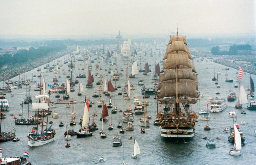 11 photos of the parade of ships in Amsterdam, from which you will want to buy yourself a boat and go to sea