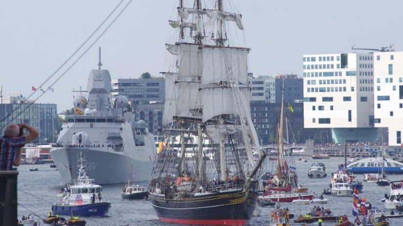 11 photos of the parade of ships in Amsterdam, from which you will want to buy yourself a boat and go to sea 11 photos of the parade of ships in Amsterdam, from which you will want to buy yourself a boat and go to sea