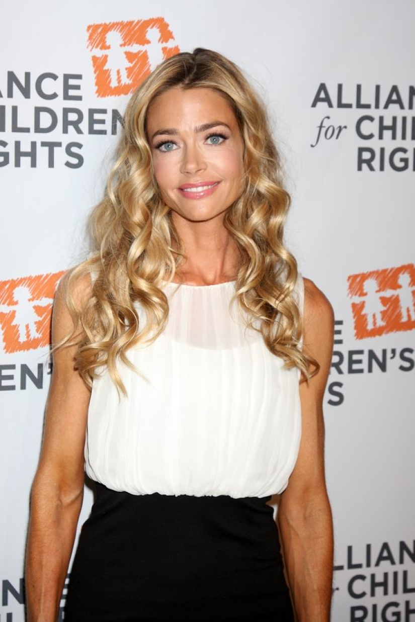 12 Ambiguous Things Charlie Sheen Did 12 Ambiguous Things Charlie Sheen Did