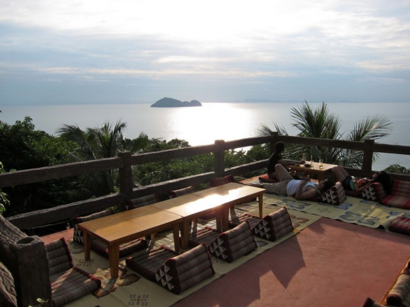 12 bars in the world that you should visit at least once in your life