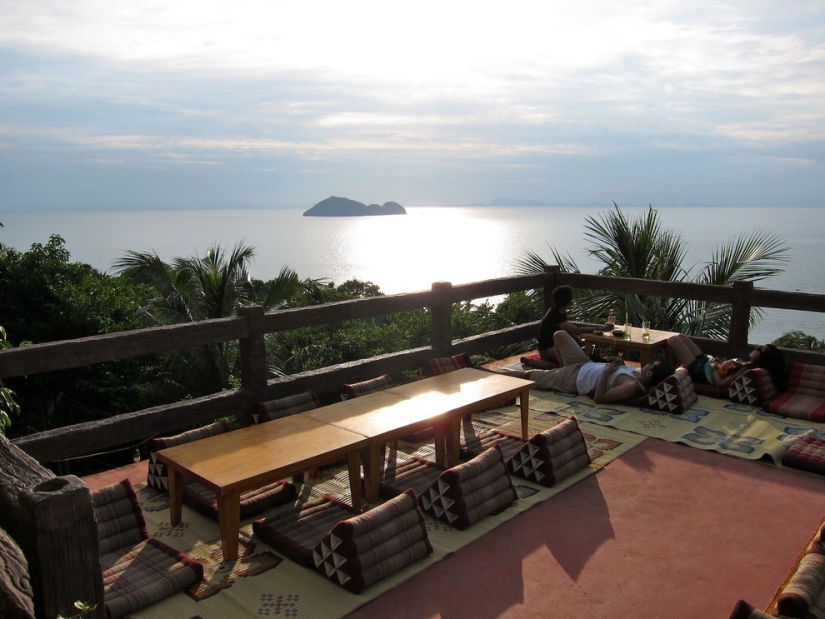 12 bars in the world that you should visit at least once in your life