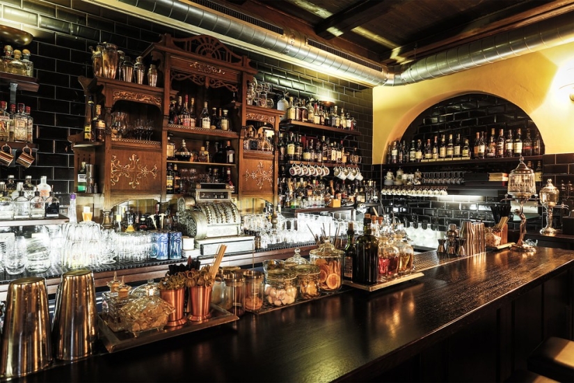 12 bars in the world that you should visit at least once in your life