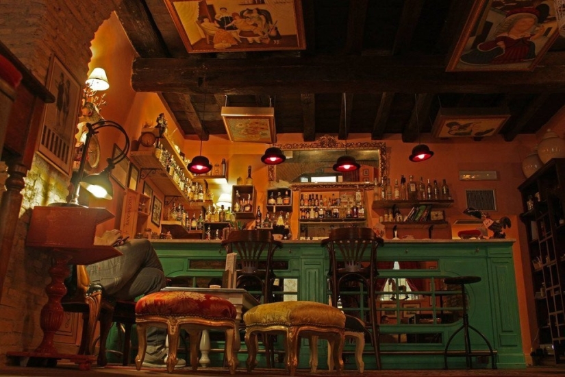 12 bars in the world that you should visit at least once in your life