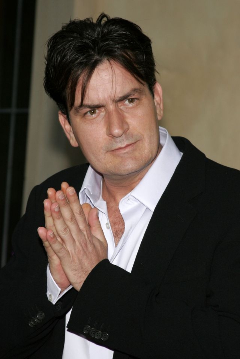 12 cosas ambiguas que hizo Charlie Sheen 12 cosas ambiguas que hizo Charlie Sheen