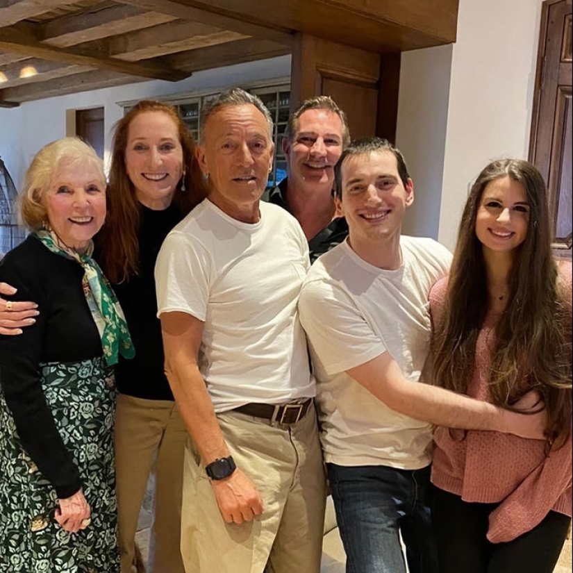 12 Hollywood ‘Nepo Babies’ Who Refused Or Decided To Follow In Their Parents’ Trailblazed Fame 12 Hollywood ‘Nepo Babies’ Who Refused Or Decided To Follow In Their Parents’ Trailblazed Fame