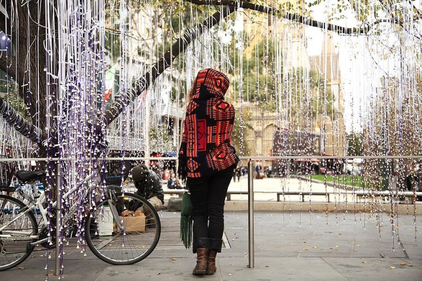 12 mil campanas en un árbol