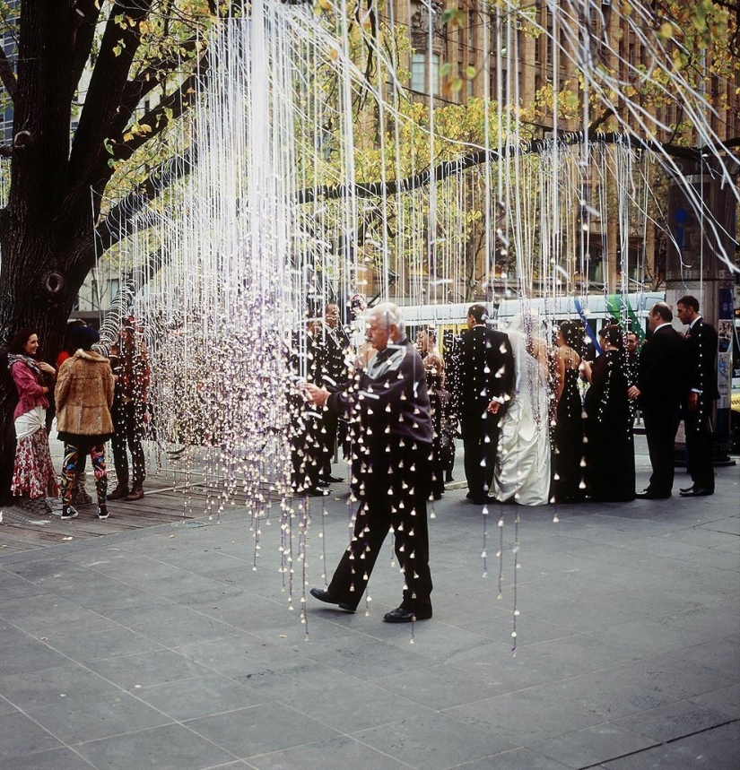12 mil campanas en un árbol