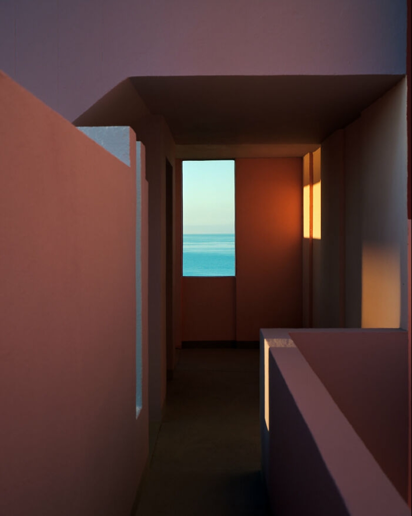 12 Talented Photographers Who Won The AAP Magazine Awards: "Shapes"