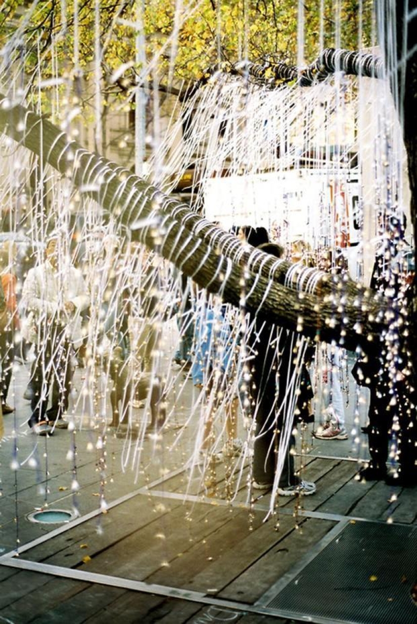 12 thousand bells on a tree