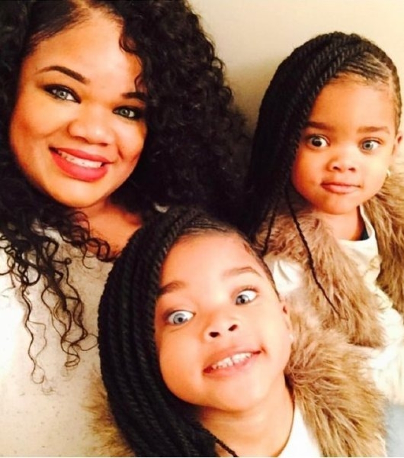 12 years have passed, twin sisters with different eye colors have grown up and become beauties