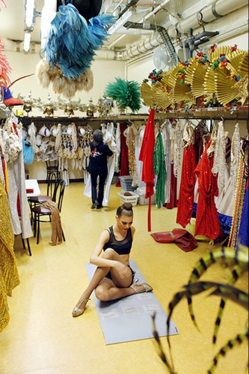 125 years behind the scenes of the Moulin Rouge 125 years behind the scenes of the Moulin Rouge