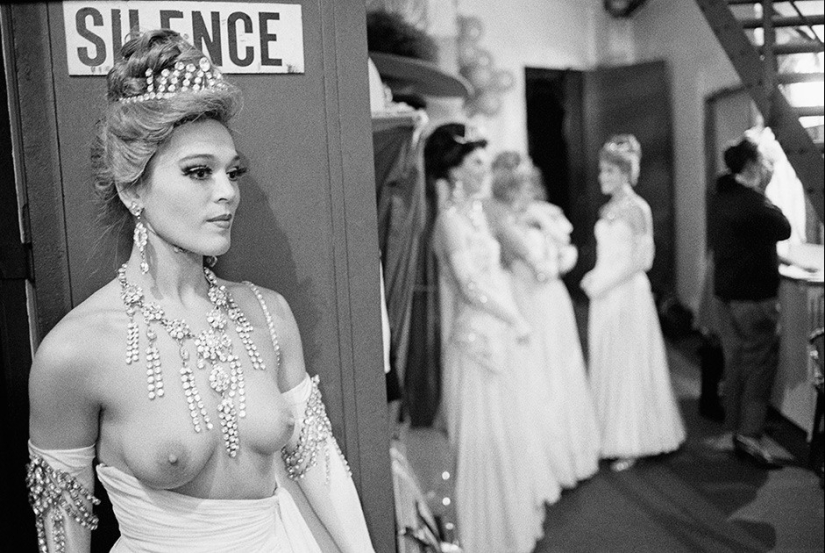 125 years behind the scenes of the Moulin Rouge 125 years behind the scenes of the Moulin Rouge