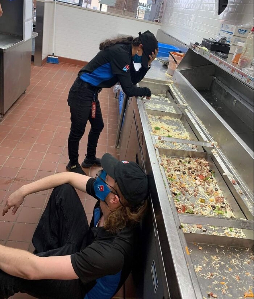 13 Photos Of People Who Are Having A Worse Day At Work Than You (New Pics)