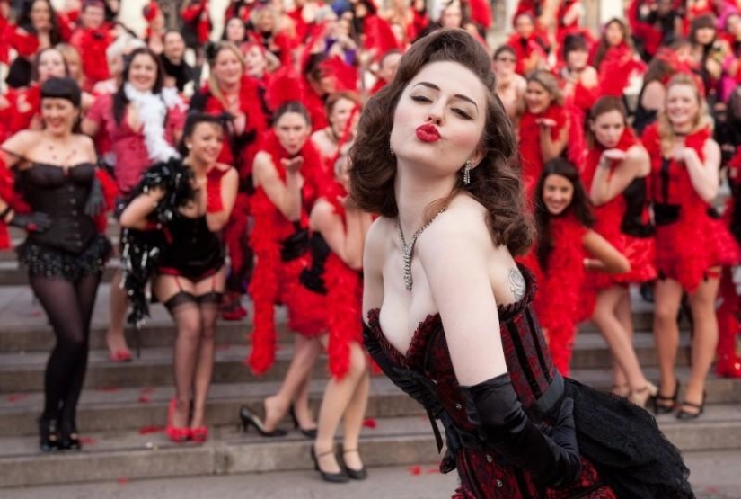 14 &quot;hot&quot; shots from the world of burlesque