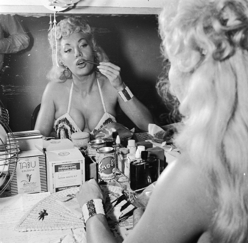 14 &quot;hot&quot; shots from the world of burlesque