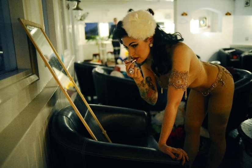 14 &quot;hot&quot; shots from the world of burlesque
