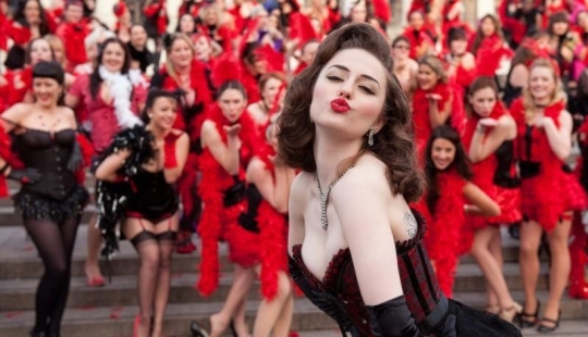 14 "hot" shots from the world of burlesque