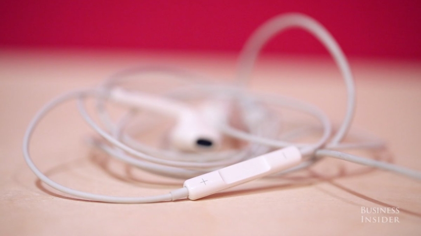 14 iPhone Headphone Features You Probably Didn't Know About