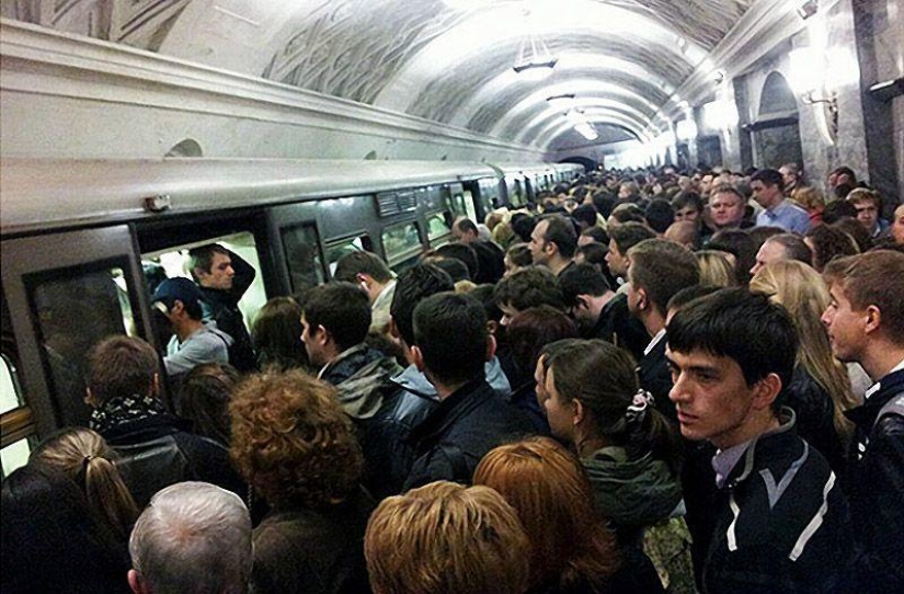 14 Most Convincing Evidence of Transportation Collapse in Moscow 14 Most Convincing Evidence of Transportation Collapse in Moscow