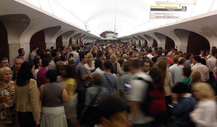 14 Most Convincing Evidence of Transportation Collapse in Moscow 14 Most Convincing Evidence of Transportation Collapse in Moscow