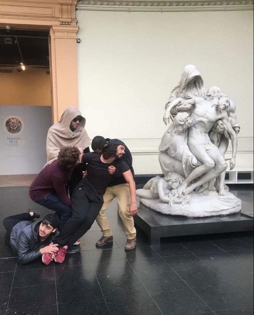 14 People Who Made The Absolute Most Of A Photo With A Statue And Ended Up Online (Part2)