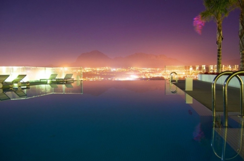 15 beautiful pools extending into infinity