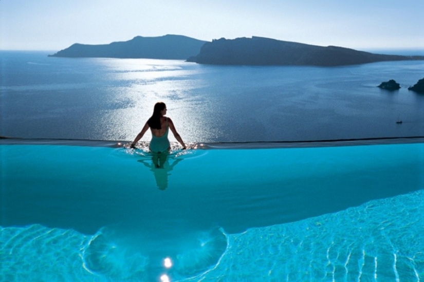15 beautiful pools extending into infinity
