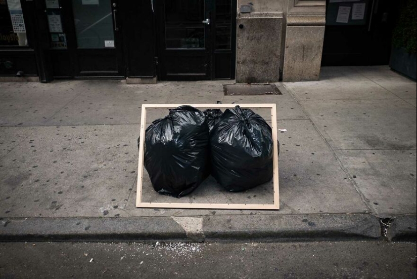 15 Best Coincidences Captured By This Street Photographer