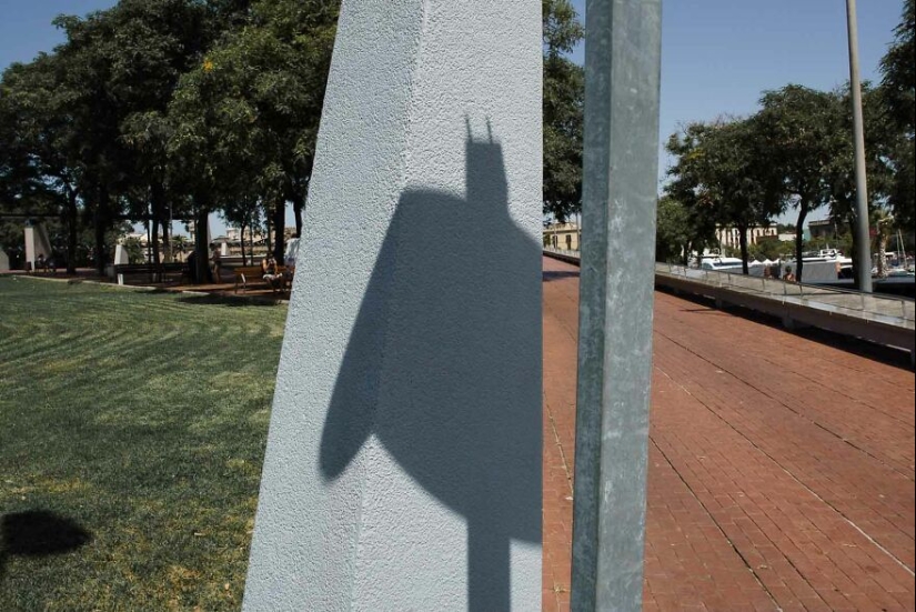 15 Best Coincidences Captured By This Street Photographer