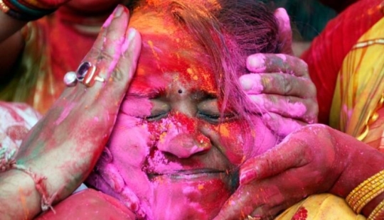15 momentos inolvidables de Holi - Año Nuevo bengalí