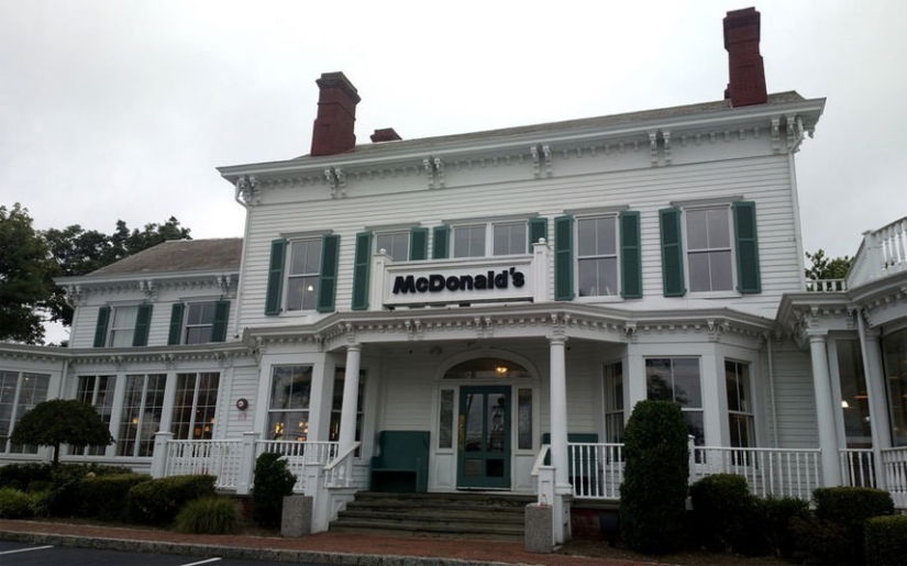 15 Most Amazing McDonald's Restaurants