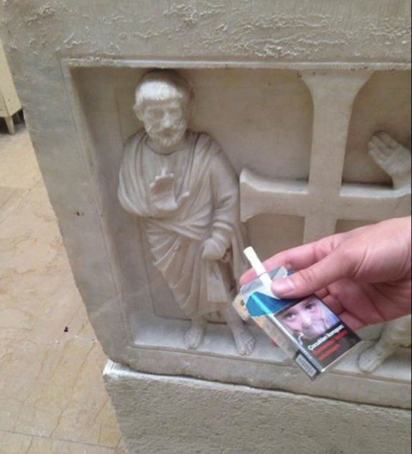 15 People Who Made The Absolute Most Of A Photo With A Statue And Ended Up Online