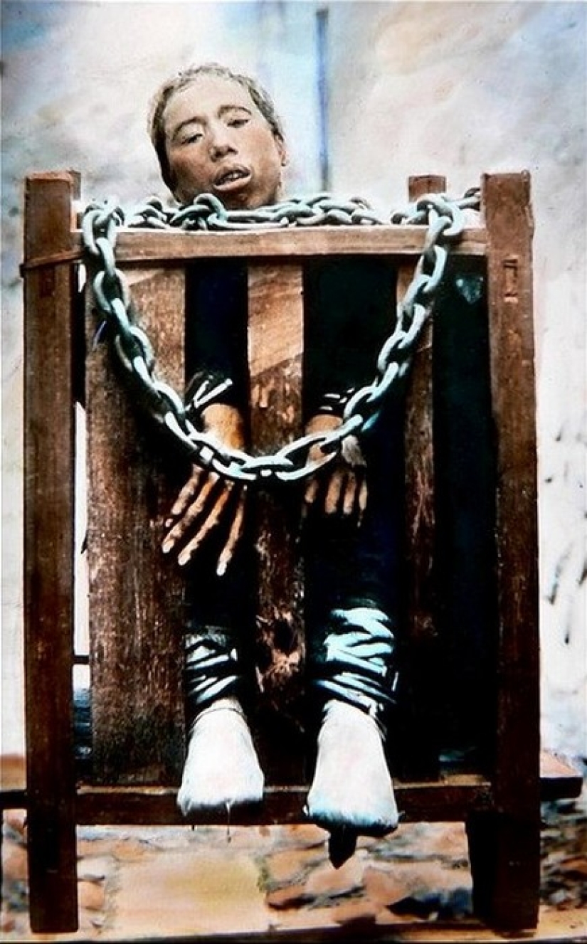 15 Shocking Photos Of Punishments And Executions Practiced In China In The 19th Century 15 Shocking Photos Of Punishments And Executions Practiced In China In The 19th Century