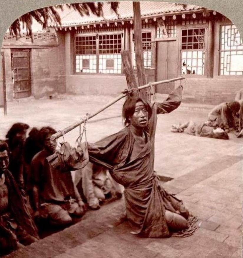 15 Shocking Photos Of Punishments And Executions Practiced In China In The 19th Century 15 Shocking Photos Of Punishments And Executions Practiced In China In The 19th Century