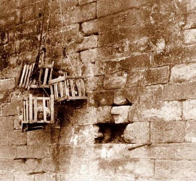 15 Shocking Photos Of Punishments And Executions Practiced In China In The 19th Century 15 Shocking Photos Of Punishments And Executions Practiced In China In The 19th Century