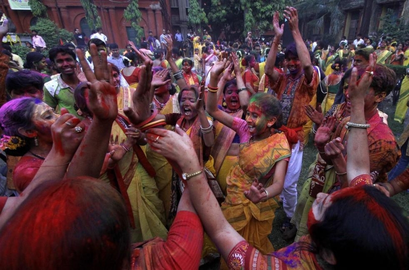 15 Unforgettable Moments of Holi - Bengali New Year 15 Unforgettable Moments of Holi - Bengali New Year