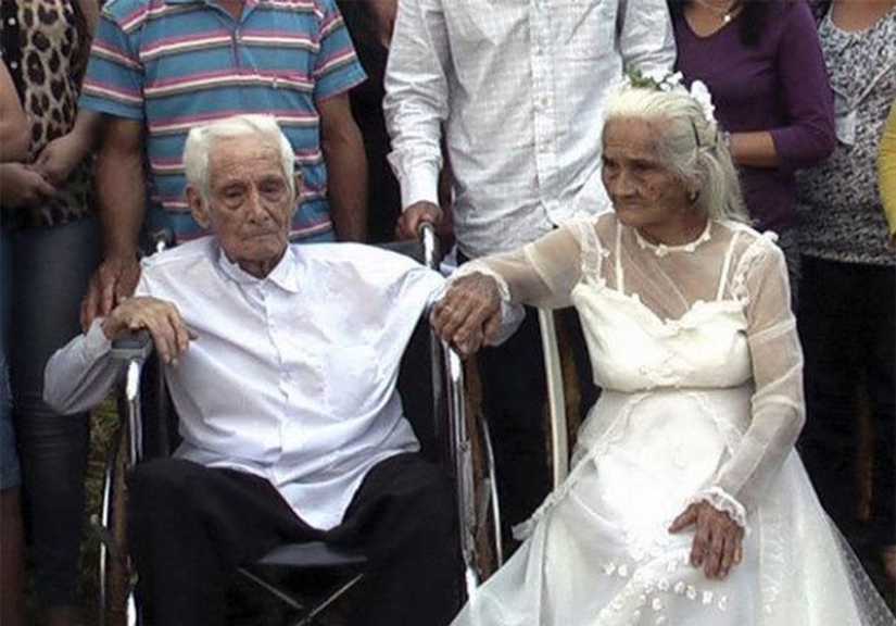 15 Wedding Photos of Older Couples That Prove It's Never Too Late to Get Married