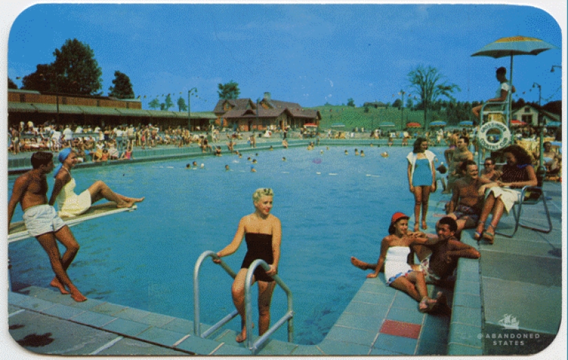 16 Haunting Pictures That Showcase How The Most Beautiful Places Can Change After Being Abandoned