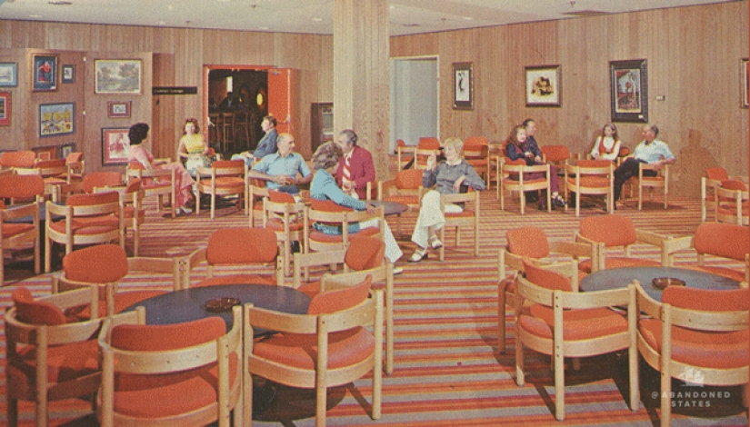 16 Haunting Pictures That Showcase How The Most Beautiful Places Can Change After Being Abandoned