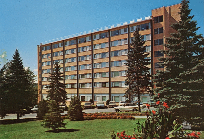 16 Haunting Pictures That Showcase How The Most Beautiful Places Can Change After Being Abandoned